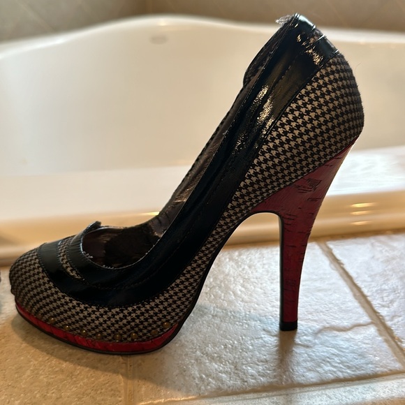 Sexy Naughty Monkey Heels - Picture 9 of 11